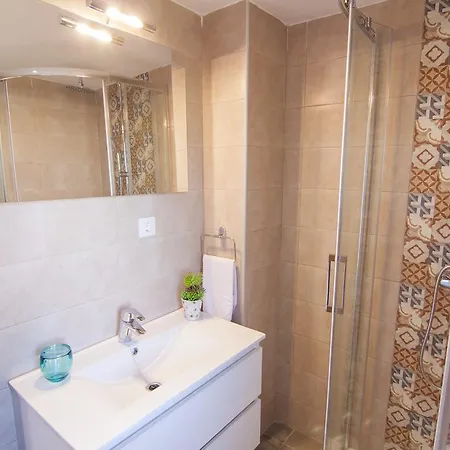 Anju Delfines Bravo's 公寓 科拉雷侯