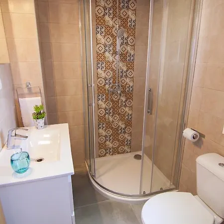 Anju Delfines Bravo's 科拉雷侯