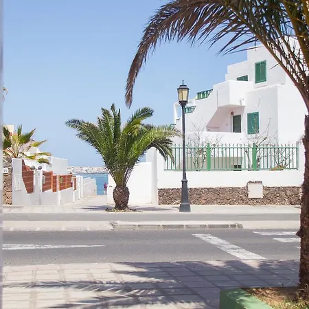 Anju Delfines Bravo's *